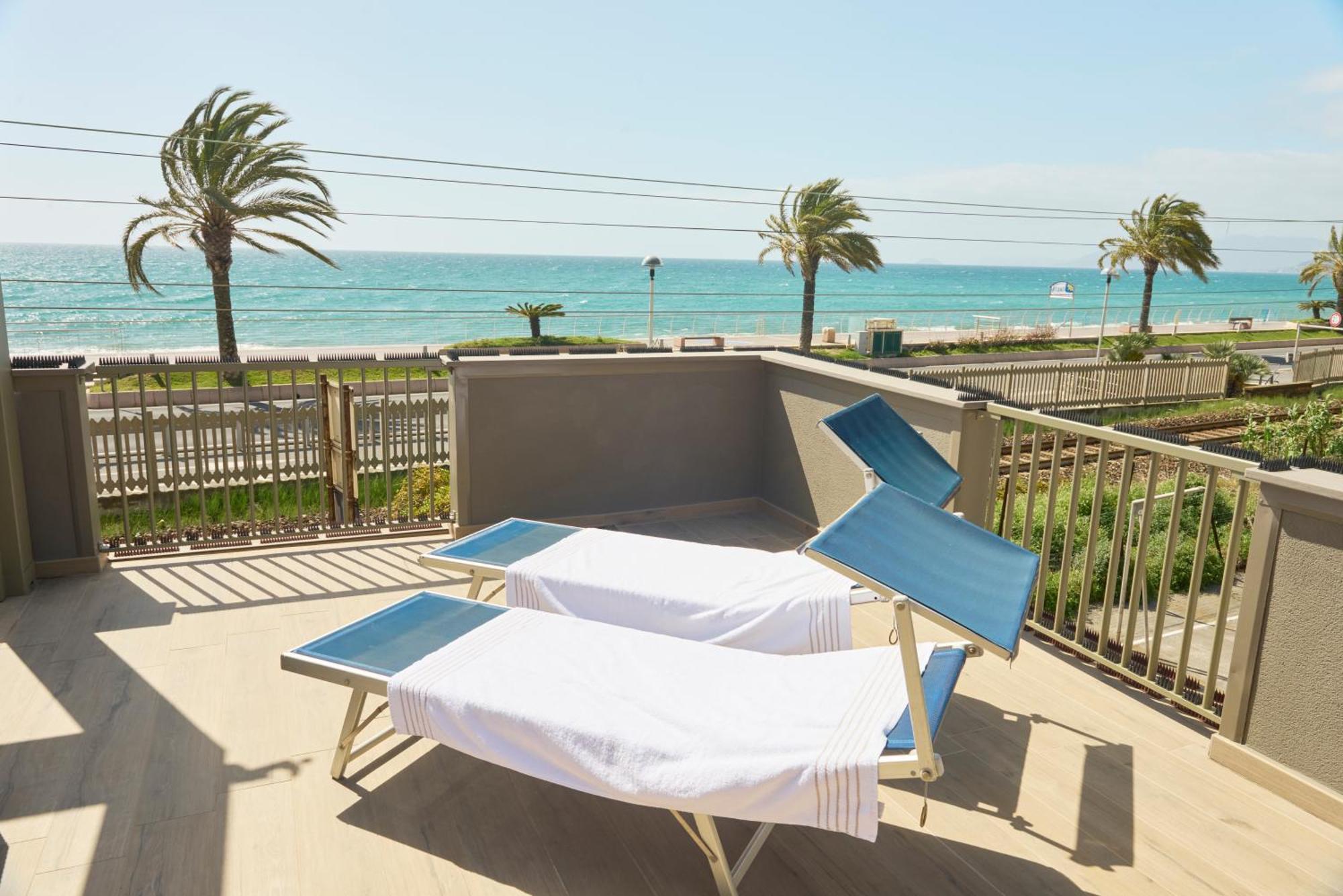 Апартаменты Terrazza Sul Mare A Пьетра-Лигуре Экстерьер фото