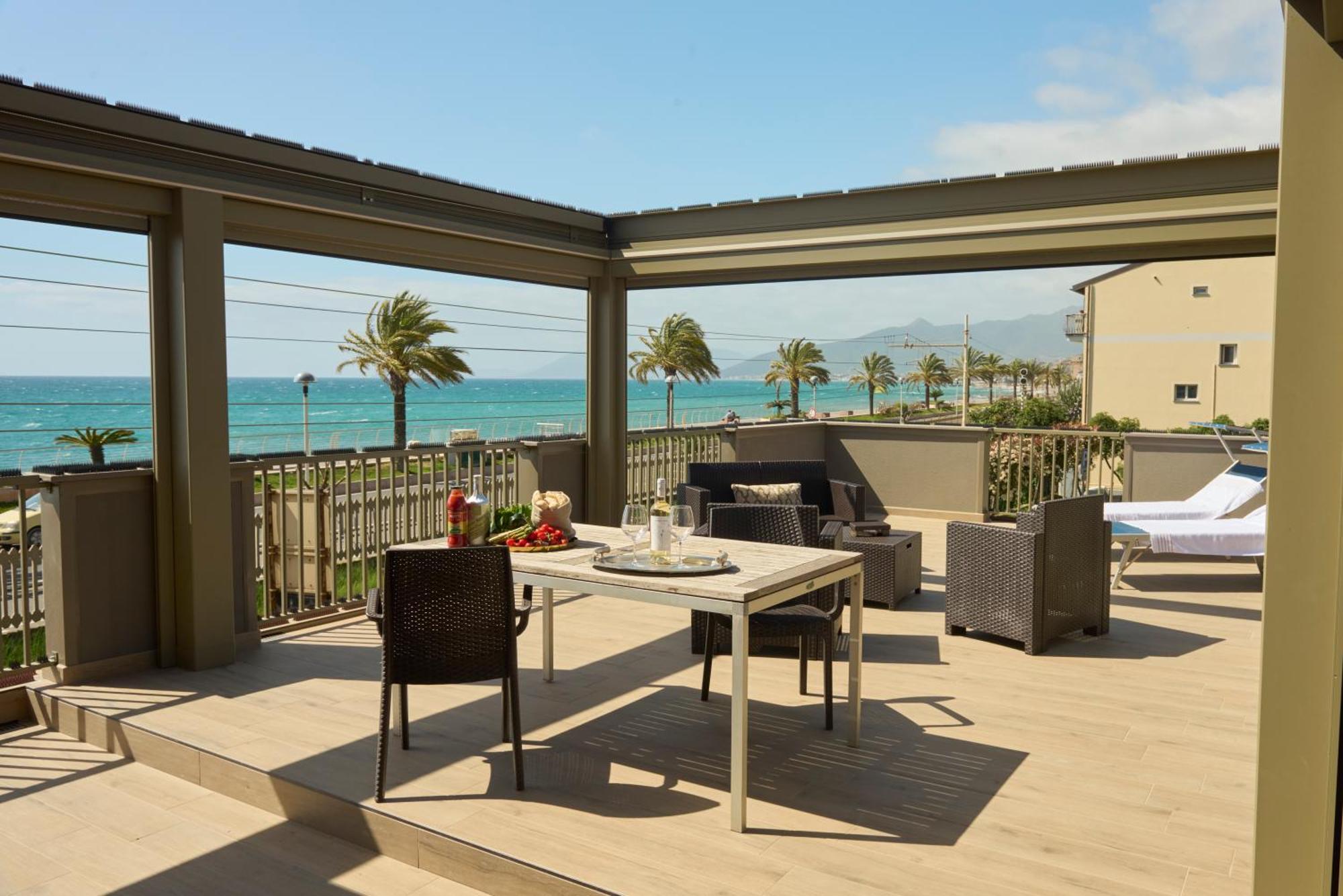 Апартаменты Terrazza Sul Mare A Пьетра-Лигуре Экстерьер фото